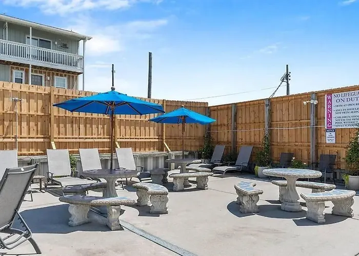 3 Bedroom Condo, Ocean Views & Short Walk To Beach!