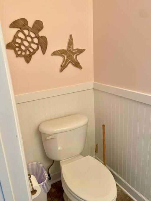 Apartment 3 Bedroom Condo, Ocean Views & Short Walk To Beach! Oak Island