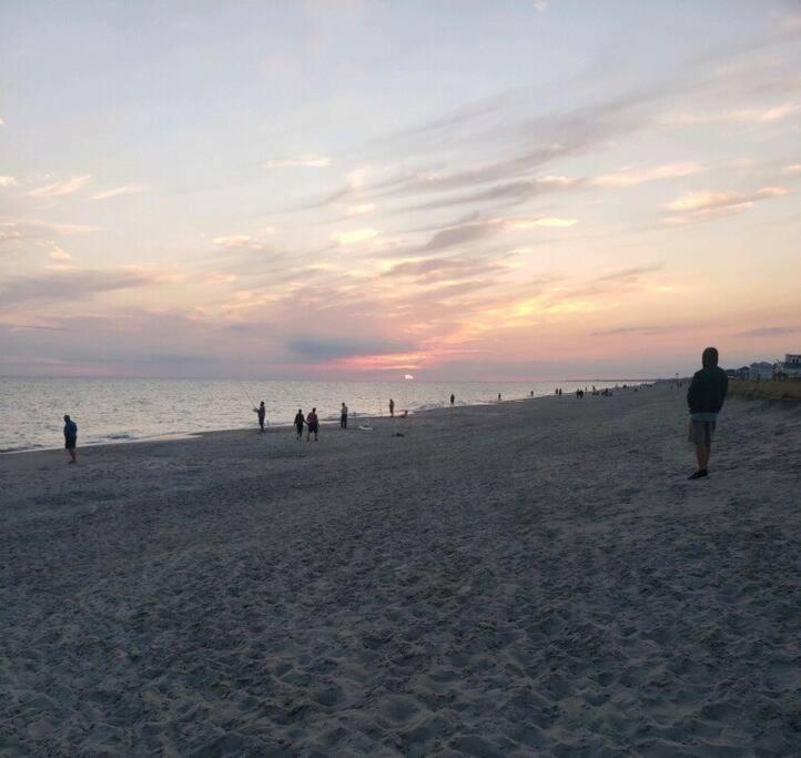 Apartment 3 Bedroom Condo, Ocean Views & Short Walk To Beach!