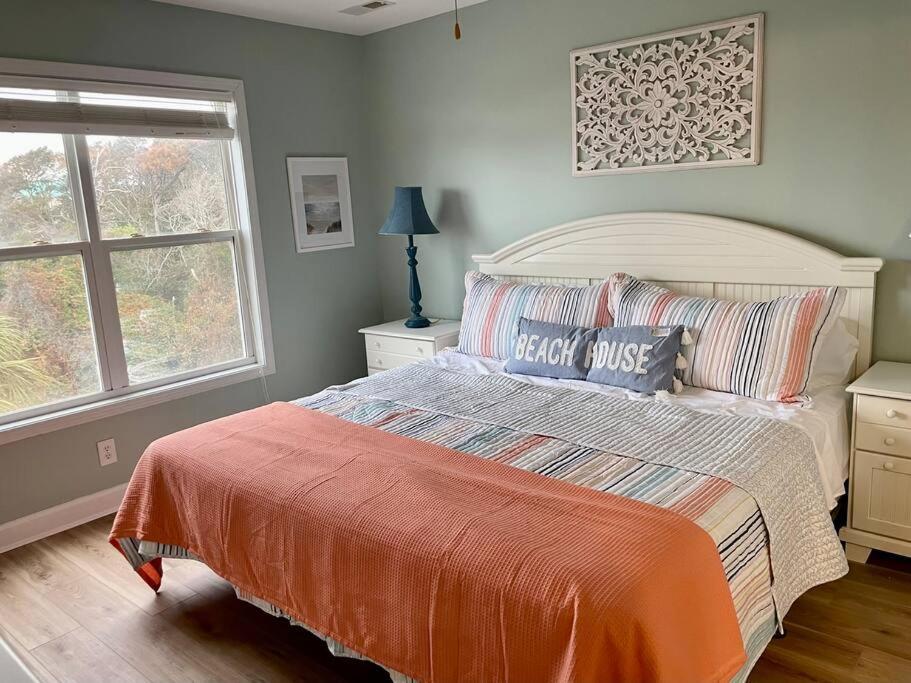 Apartment 3 Bedroom Condo, Ocean Views & Short Walk To Beach! Oak Island