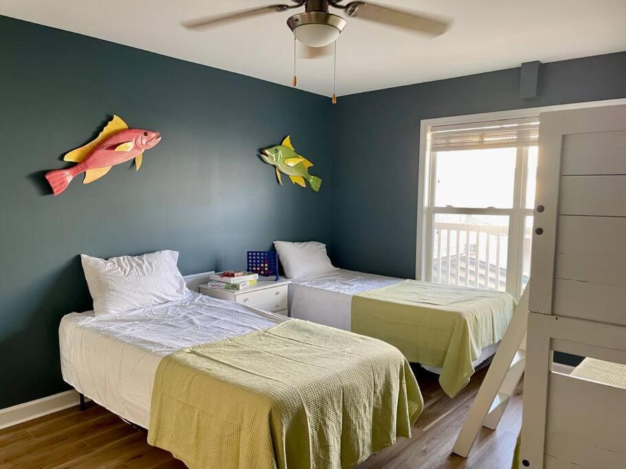3 Bedroom Condo, Ocean Views & Short Walk To Beach! Apartment Oak Island